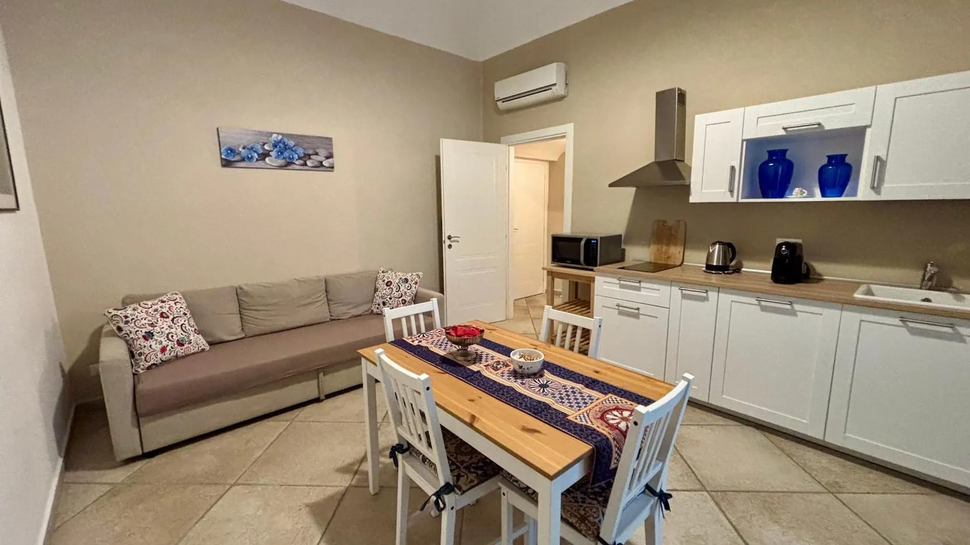 Central Balcony & Terrace Apartments Near Attractions Palermo