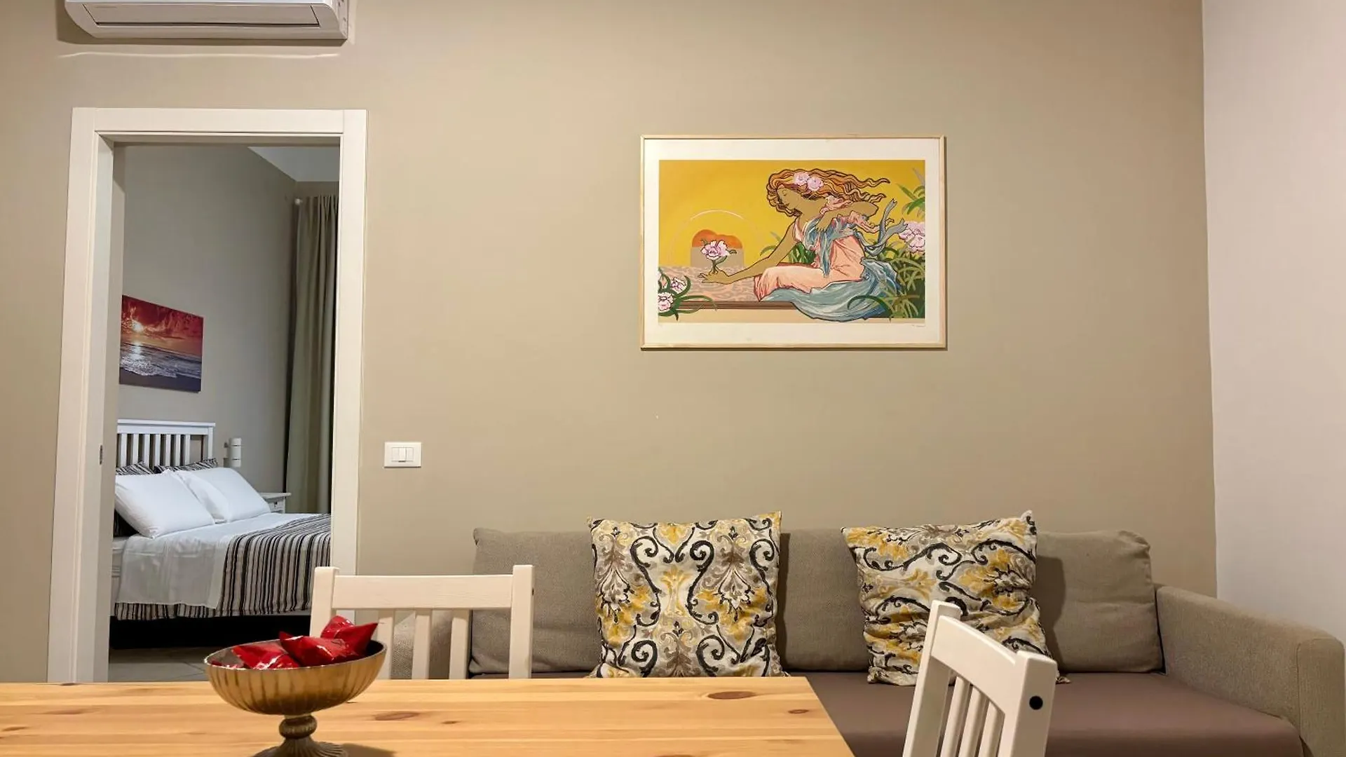 Central Balcony & Terrace Apartments Near Attractions Palermo Italia