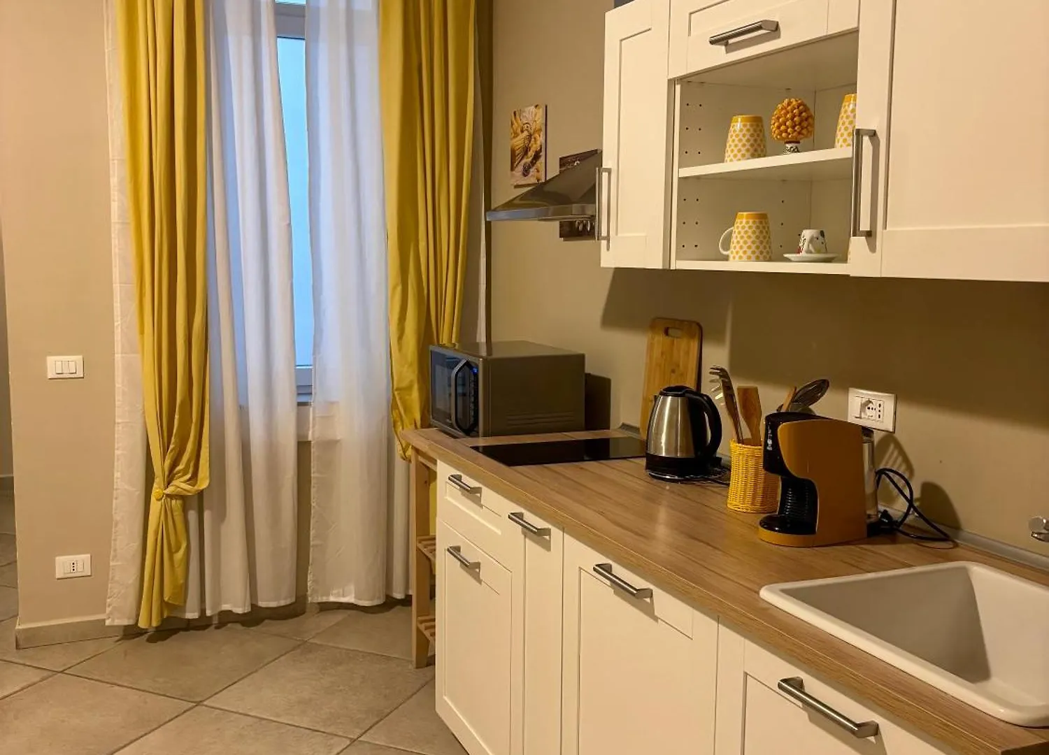 Central Balcony & Terrace Apartments Near Attractions Palermo