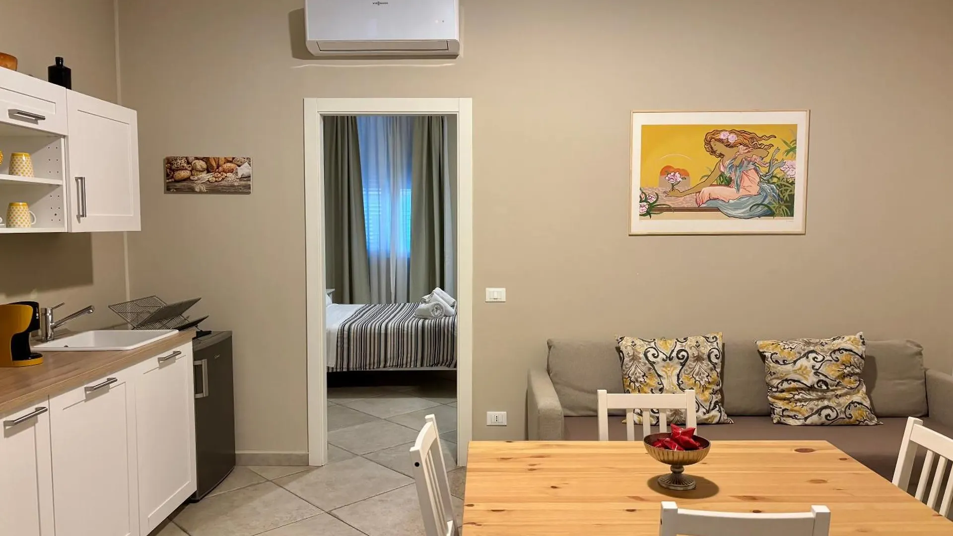 Central Balcony & Terrace Apartments Near Attractions Palermo Włochy